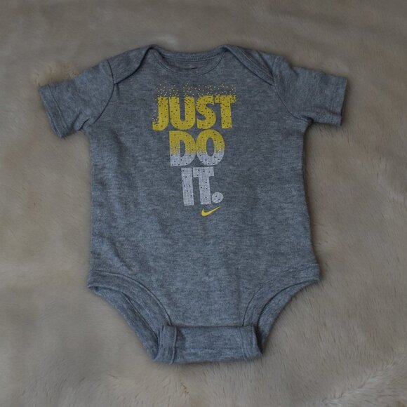 Nike Baby T-shirt Bodysuit - Just Do it  Size 0-3 - Picture 1 of 8